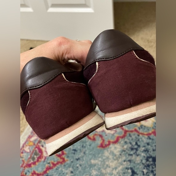 Crimson sneakers, very comfy, good gently used condition. Size 9. - Picture 5 of 9